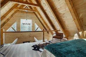 3 bedrooms, WiFi (free), bed sheets - Timberline Retreat | Hocking Hills, Hot Tub (Creola)
