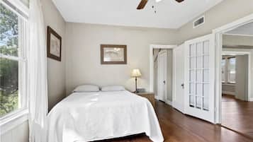 6 habitaciones, tabla de planchar con plancha, wifi y ropa de cama