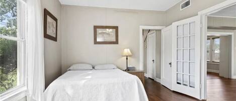 6 室のベッドルーム、アイロン / アイロン台、WiFi、ベッドシーツ