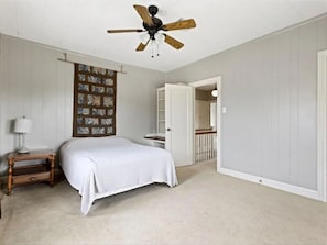6 bedrooms, iron/ironing board, WiFi, bed sheets