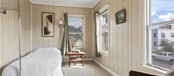 Spacious 6-bedroom house in lovely Corpus Christi 1 block from Ocean Dr.
