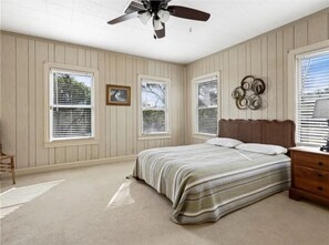 6 bedrooms, iron/ironing board, WiFi, bed sheets