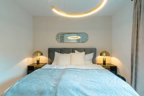 1 bedroom, desk, iron/ironing board, WiFi - Stuttgart Lux Living| Stylish Living in the Center (Stuttgart)