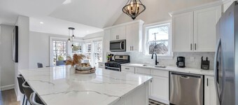 Modern home in Greenport, close to beaches, outdoor dining, perfect for families