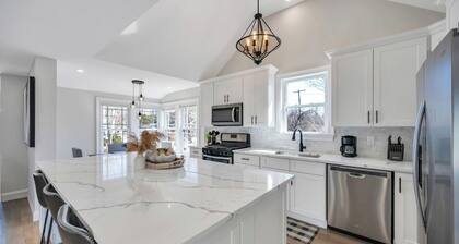 Modern home in Greenport, close to beaches, outdoor dining, perfect for families