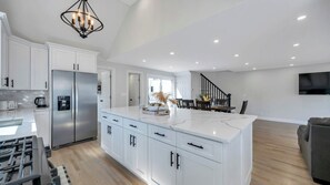 Interior - Modern home in Greenport, close to beaches, outdoor dining, perfect for families (Greenport)