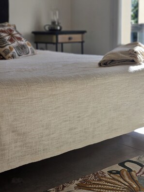 1 habitación, tabla de planchar con plancha, wifi gratis y ropa de cama 