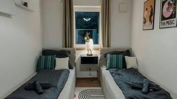 2 bedrooms, WiFi, bed sheets
