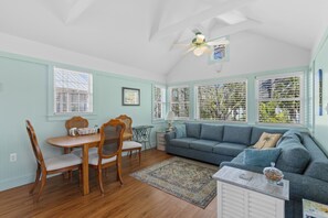 Télévision, table de tennis de table