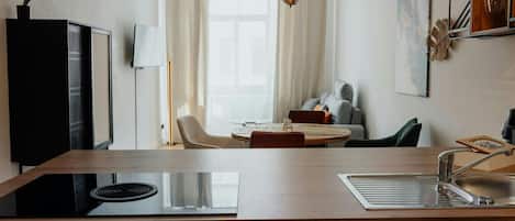 Fridge, microwave, oven, stovetop