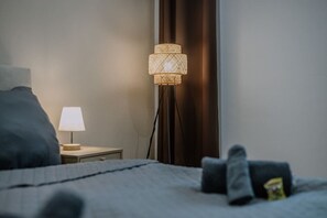 2 makuuhuonetta, työpöytä, Wi-Fi, vuodevaatteet