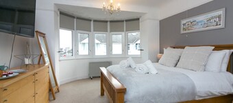 Spacious Property Near to Marina - Pass the Keys