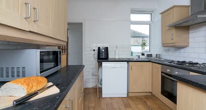 Pass the Keys | Spacious Property Near to Marina