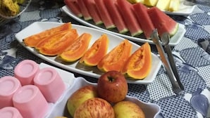 朝食 (オーダー形式)、毎日提供 (無料)