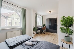 2 bedrooms, desk, WiFi, bed sheets