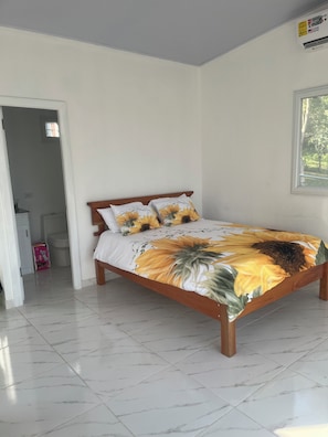 Deluxe Studio Suite, 1 Queen Bed, Ocean View | Egyptian cotton sheets, premium bedding, down comforters - Perla Pacifico (Puerto Armuelles)