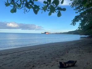 Beach nearby, black sand, 2 beach bars - Perla Pacifico (Puerto Armuelles)