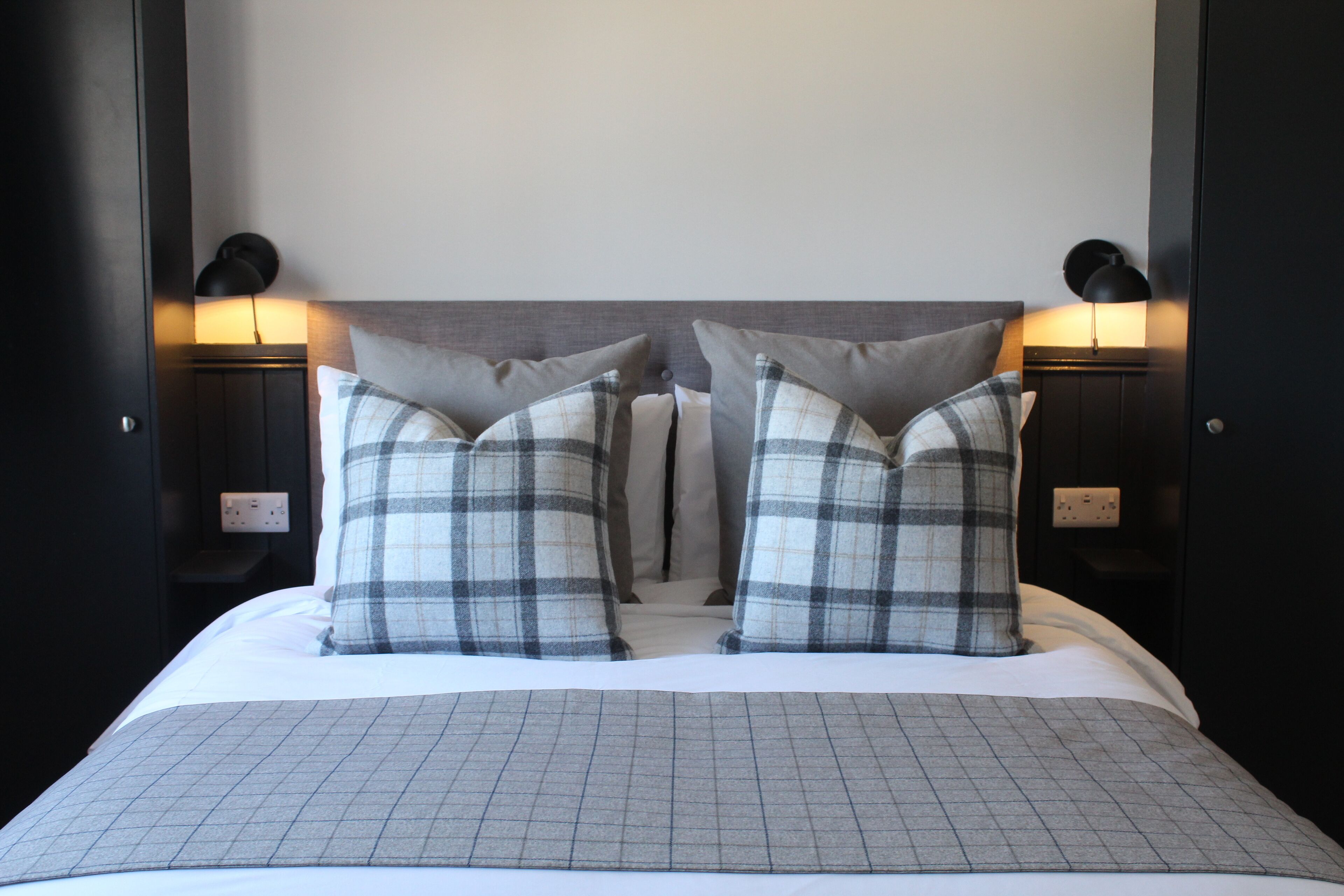 Small Family Room with King | Bureau, espace de travail pour ordinateur portable, rideaux occultants