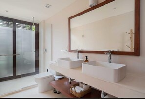 Towels, soap, toilet paper - Tulum departamento con alberca privada (tulum)