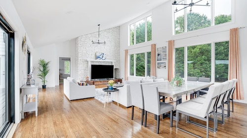 Spacious Southampton home, close to town, beaches, large private yard,...