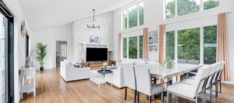 Spacious Southampton home, close to town, beaches, large private yard,...