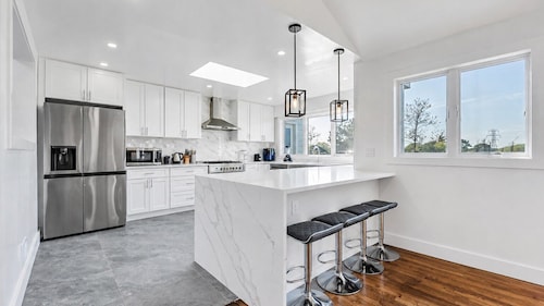 Spacious Southampton home, close to town, beaches, large private yard,...