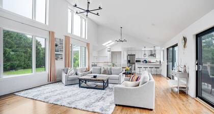 Spacious Southampton home, close to town, beaches, large private yard,...