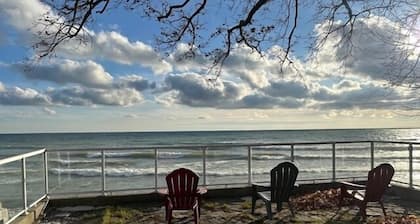 Prince Edward County Lakehouse 3 Bedroom and 3 Bathroom