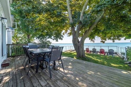 Prince Edward County Lakehouse 3 Bedroom and 3 Bathroom