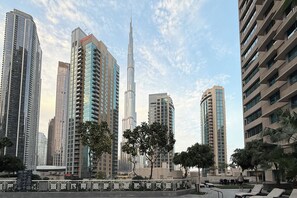 Property grounds - Chic 2-bedroom apartment with full Burj Khalifa & Fountain Views (Dubai)