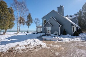 Exterior - Waterfront Vacation Rental in Sister Bay (Sister Bay)
