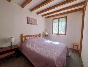 3 habitaciones y tabla de planchar con plancha 