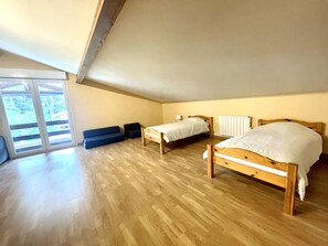 4 chambres, fer et planche Ă repasser