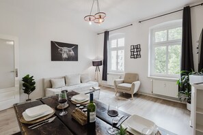 TV - Vintage Apartment Bauhaus| 2 Bed Rooms| Netflix (Dessau-Roßlau)