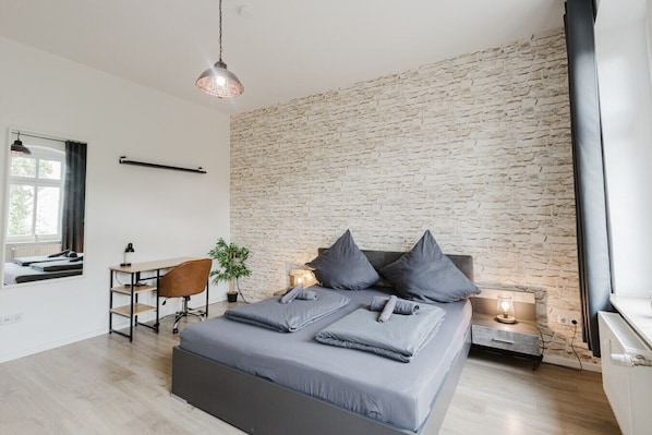 2 chambres, bureau, Wi-Fi, literie fournie