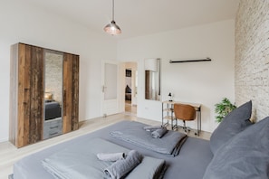 2 habitaciones, escritorio, wifi y ropa de cama 