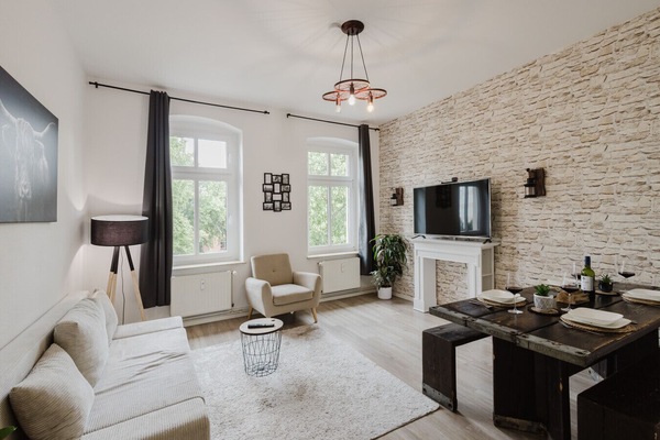 Cozy living room with fireplace-style decor and smart TV – your relaxation zone.