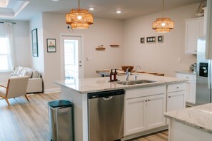 Interior - Coastal - Pools/Mins2Beach/GolfCart/FirePit/Bikes (Port Saint Joe)