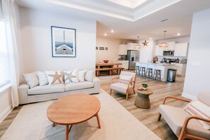 Smart TV, fireplace - Coastal - Pools/Mins2Beach/GolfCart/FirePit/Bikes (Port Saint Joe)