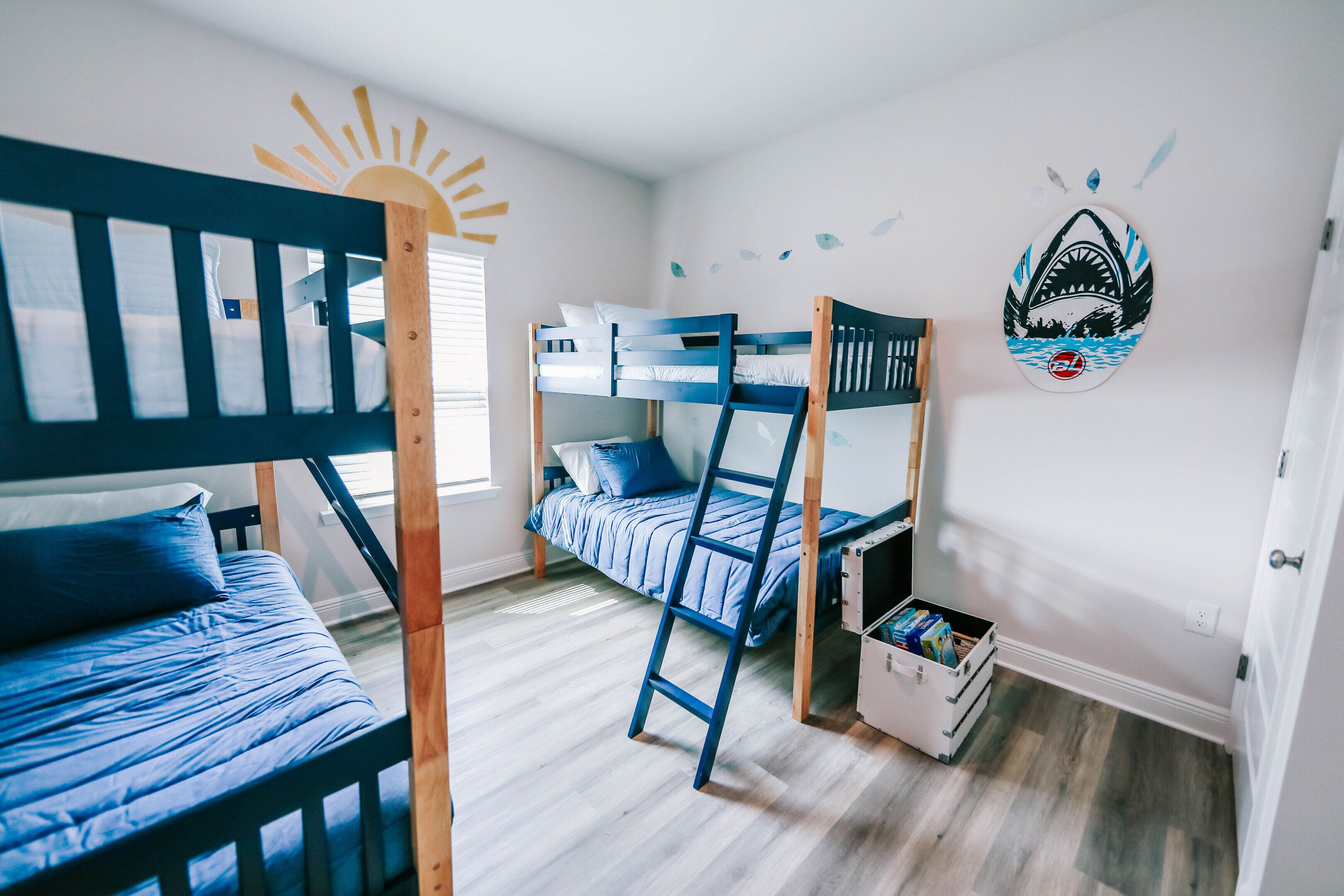 4 habitaciones, tabla de planchar con plancha y cuna de viaje 