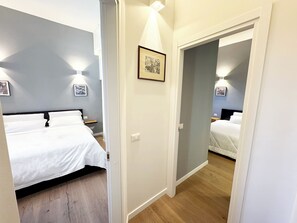 2 bedrooms, iron/ironing board, WiFi - Chic Loft in Central Rome. New amenities. Walking distance from center, 2BR, 2BA (Roma)