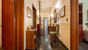 3 chambres, fer et planche Ă repasser