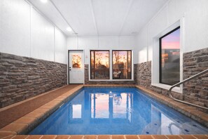 Innenpool, beheizter Pool