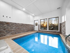 Piscina coperta, una piscina riscaldata