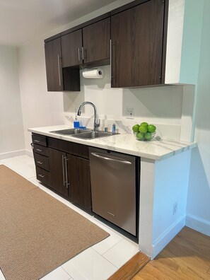 Mikrowelle, Ofen, Herdplatte, Geschirrspüler