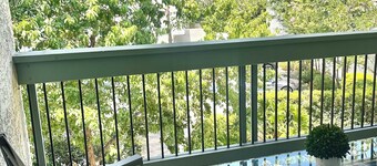  2-bedroom Condo in Heart of Downtown Calabasas