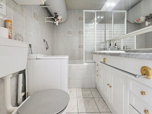 Hair dryer, towels