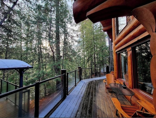  Creek side log cabin in the woods -dog friendly