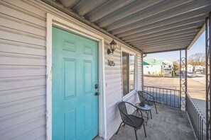 Front of property - Cozy 2 Bedroom Getaway (Covington)