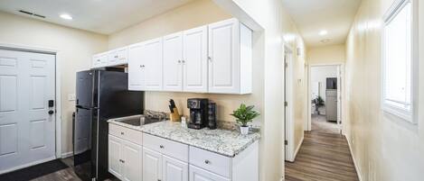 Comfort House, 2 Bedrooms, Non Smoking, Kitchen | Private kitchen | Coffee/tea maker